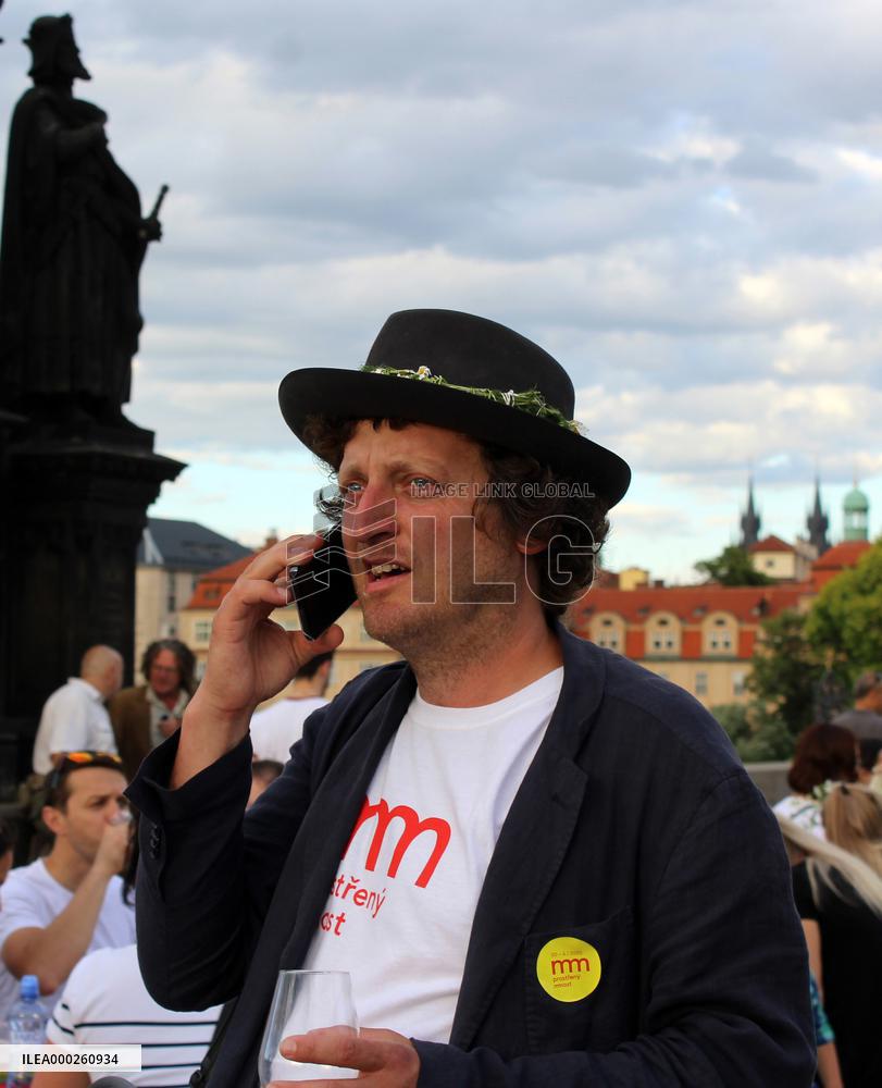 Dinner at 500 metre long table, Charles Bridge, Prague, citizens, Vltava River