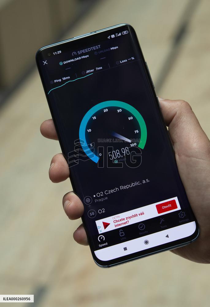 Telecommunication company O2 internet 5G mobile network, smartphone, mobile phone