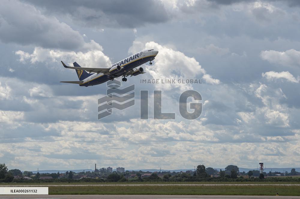 Boeing 737-8AS aircraft, Ryanair, Pardubice Airport