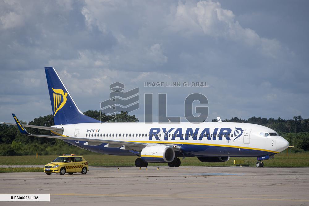 Boeing 737-8AS aircraft, Ryanair, Pardubice Airport