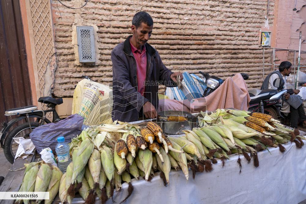 life on streets of medina