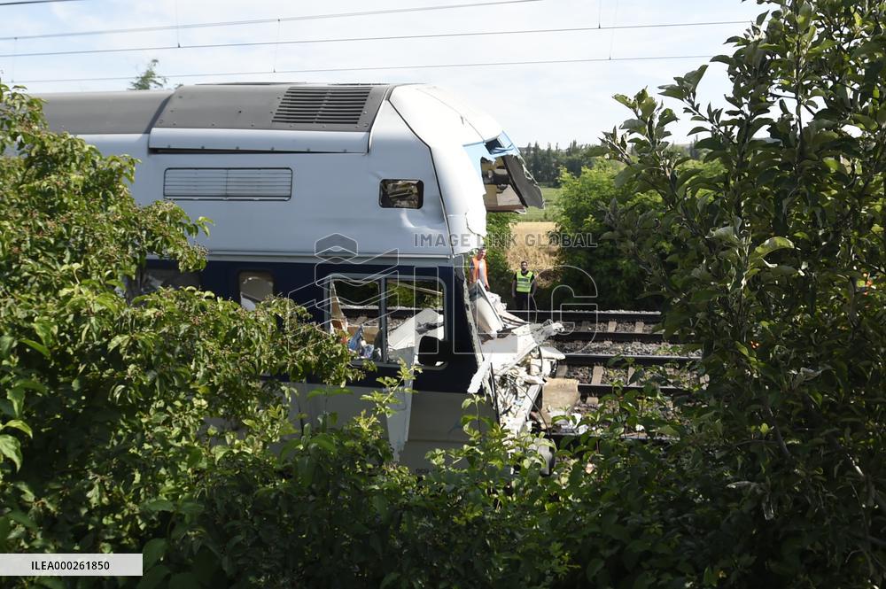 One dies, dozens injured in trains' collision in Central Bohemia