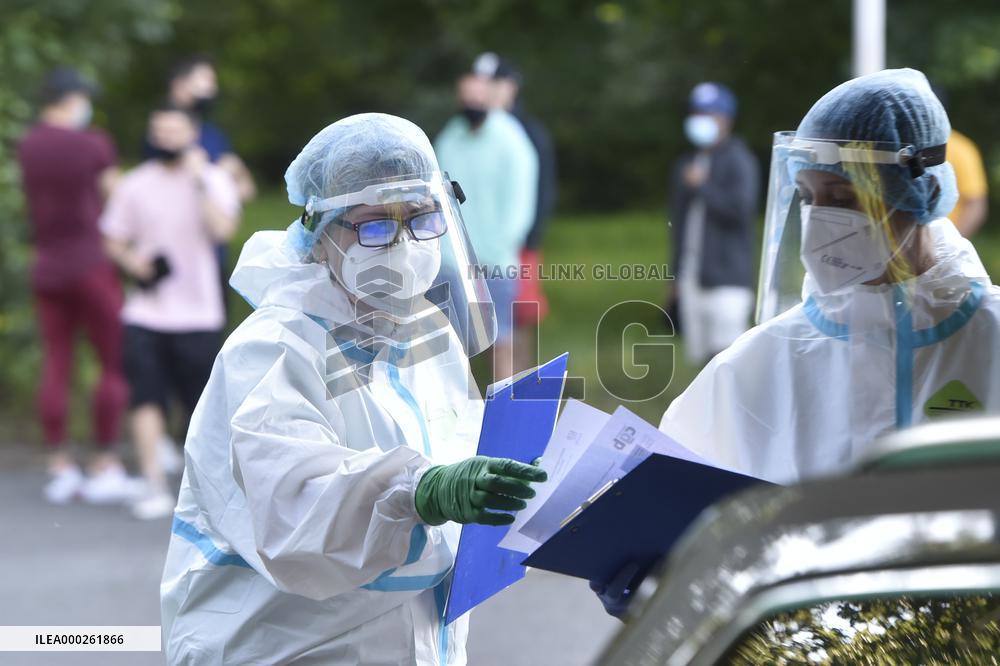 soccer players, test for the coronavirus, Karvina