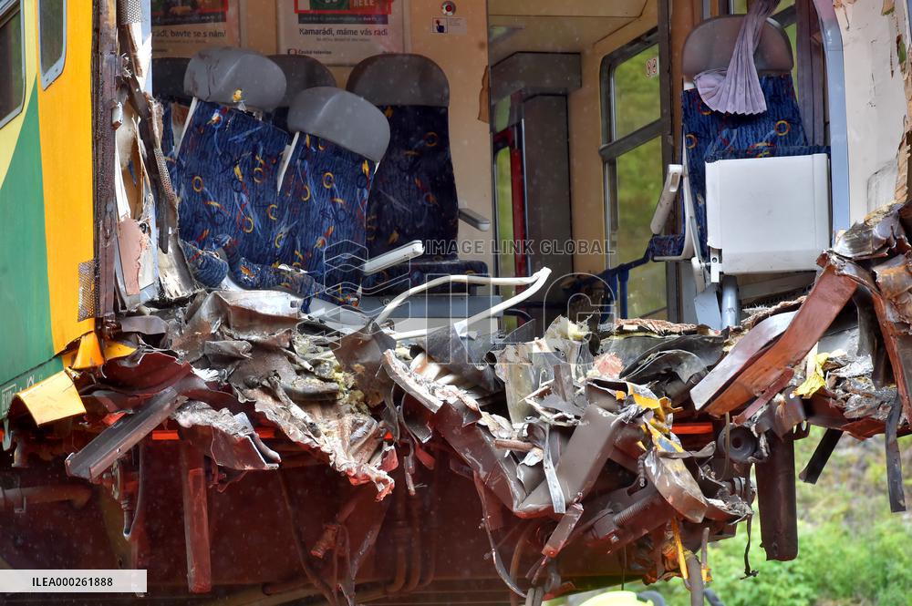 train wreck, wreckage, train collision, Pernink