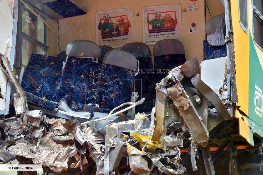 train wreck, wreckage, train collision, Pernink
