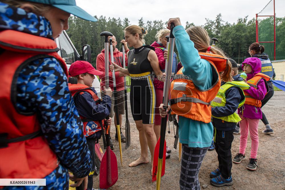 water tourists, children