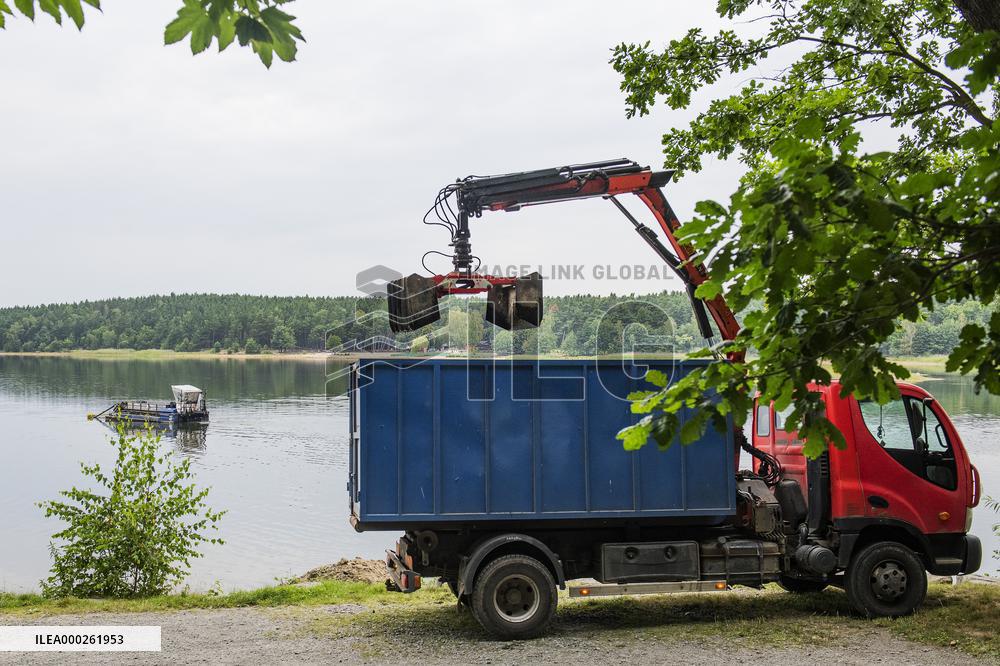 aquatic weed harvester, water mower, mowing boat, weed cutting boat