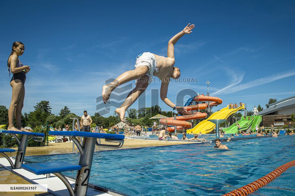 People, hot weather, Turnov, swimming pool Maskova zahrada