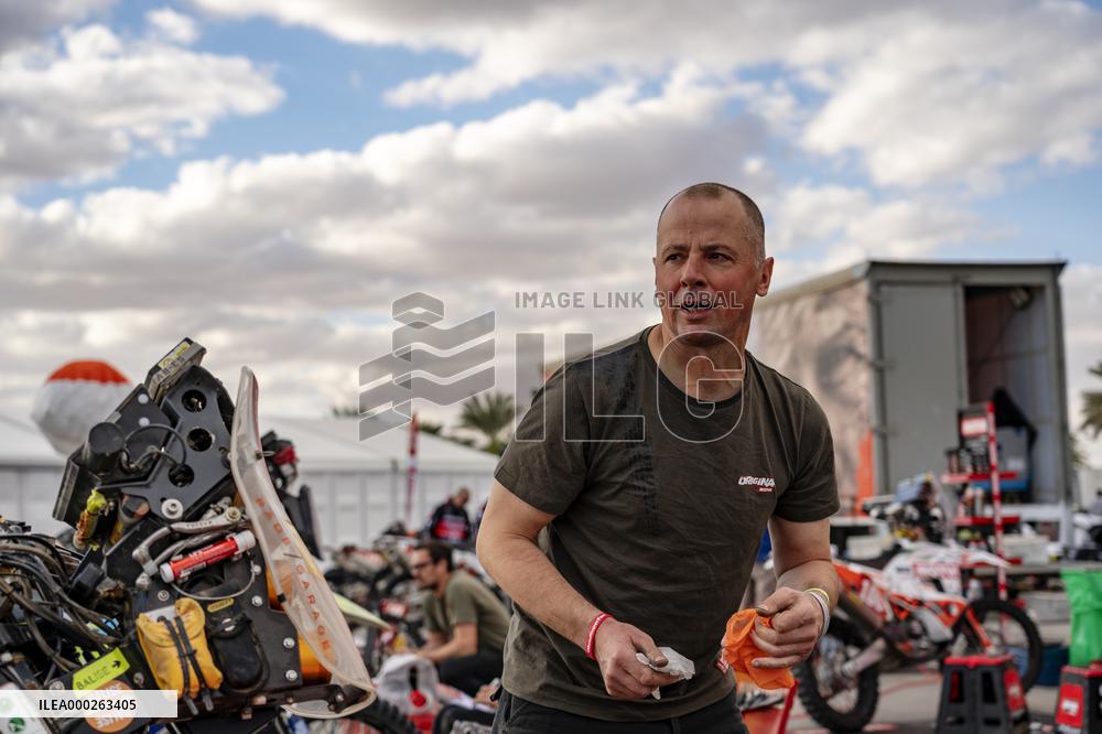 rally Dakar, Jan Vesely in bivouac