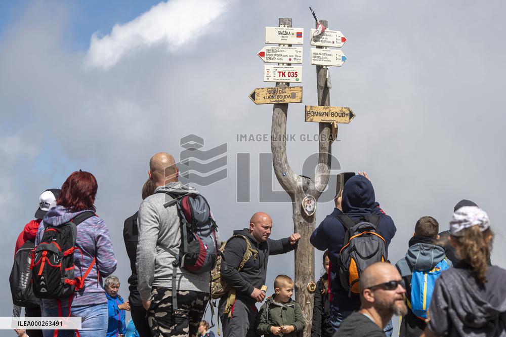 Thousands of people visited the top of Snezka in the Krkonose Mountains