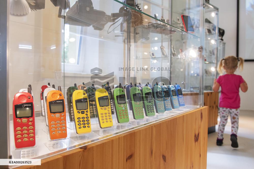 Exhibition, cellphones, mobile phones, historic, old phone