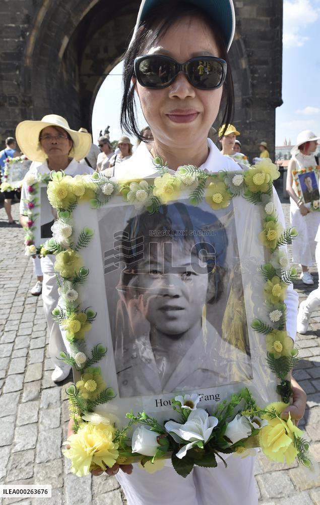 Prague march highlights persecution of Falun Gong fans in China