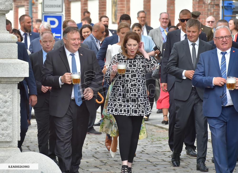 MIKE POMPEO,  SUSAN POMPEO, TOMAS PETRICEK, beer, Pilsen, Pilsner Plzensky Prazdroj brewery
