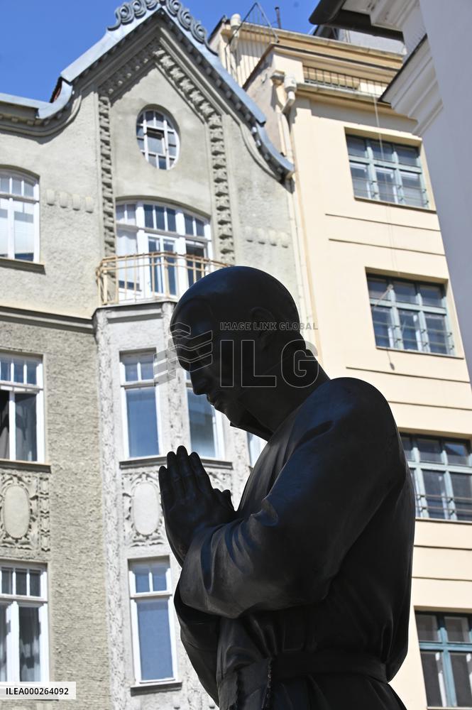 installation of statue of priest Martin Streda