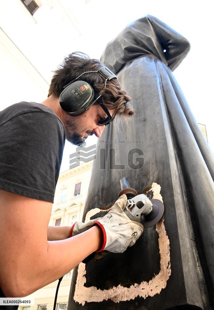 installation of statue of priest Martin Streda