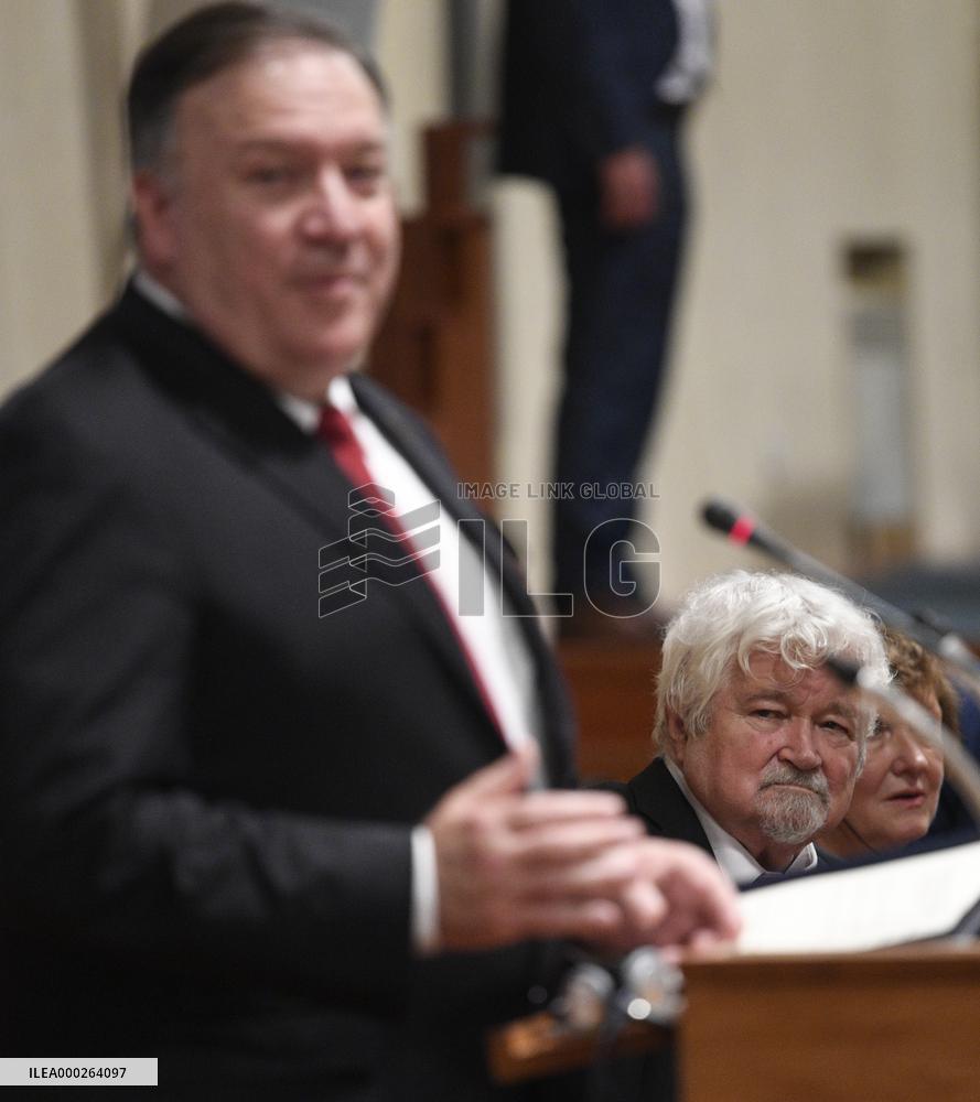 Mike Pompeo, Petr Pithart