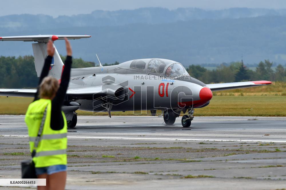 Aero L-29 Delfin (Dolphin), plane, airplane, Air Day Cheb, airshow