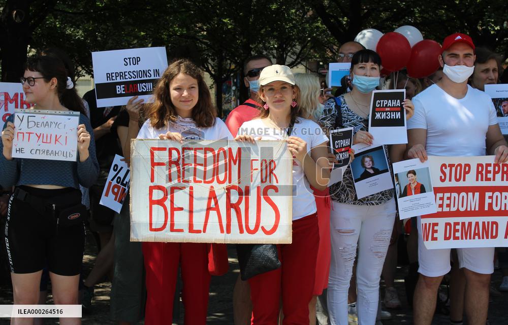 some 200 express solidarity with Belarussian opposition in Prague