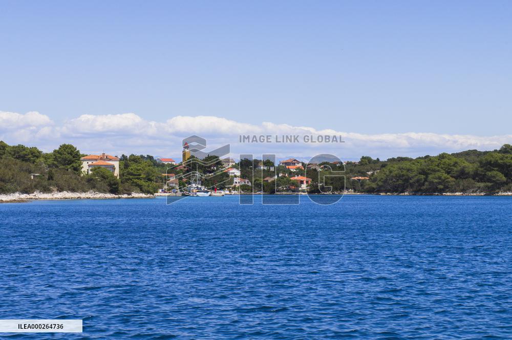 Molat, village, island, sailing yacht, cruising, cruiser, sea