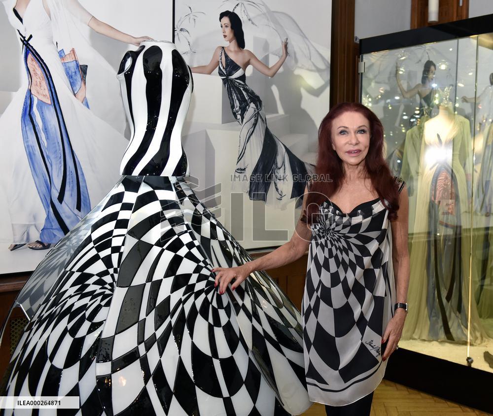 Blanka Matragi, glass dress