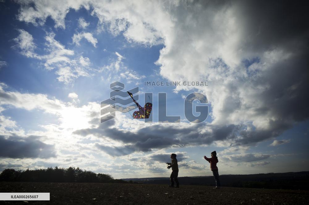 children, child, kids, kid, kite, fly, autumn, play, game, silhouette, field, sky