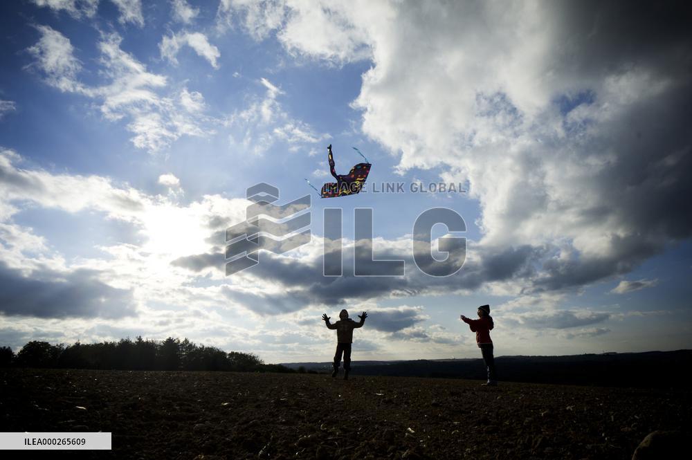 children, child, kids, kid, kite, fly, autumn, play, game, silhouette, field, sky