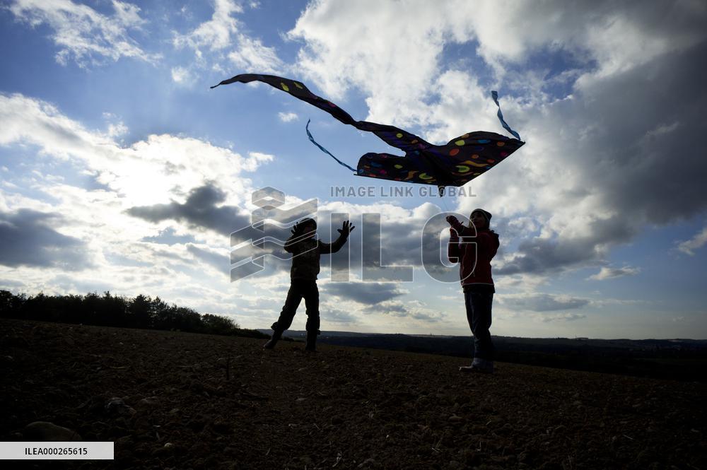 children, child, kids, kid, kite, fly, autumn, play, game, silhouette, field, sky