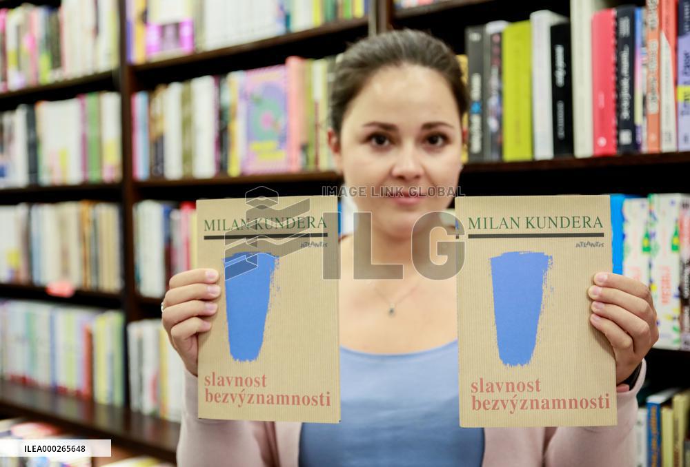 Milan Kundera's latest novel in Czech, Slavnost bezvyznamnosti, La fete de l'insignifiance, The Festival of Insignificance, book, books, bookstore