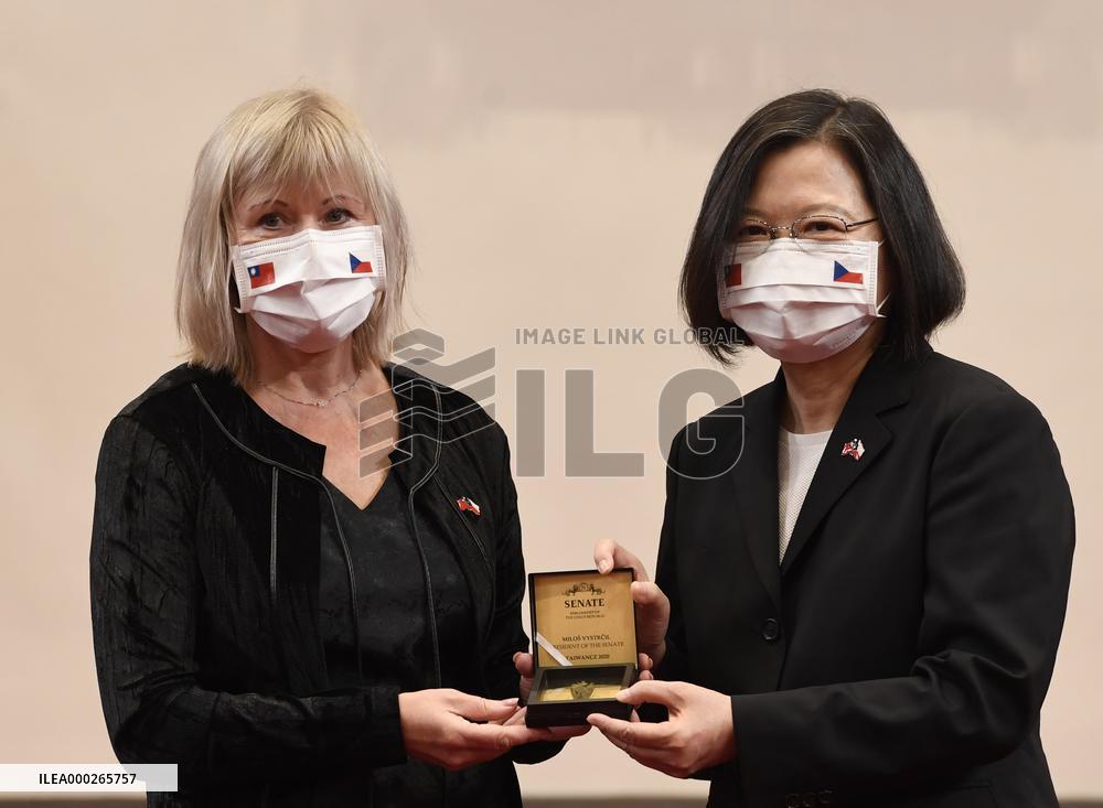 Ivana Vystrcilova, Tsai Ing-wen, Taiwan
