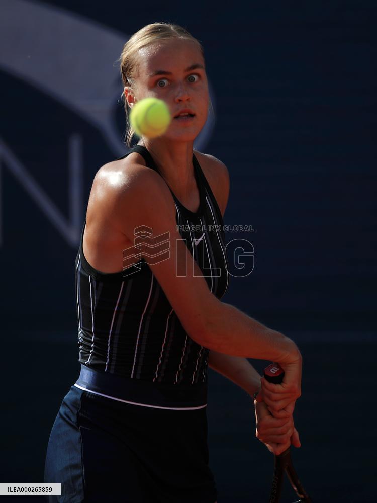 ANNA KAROLINA SCHMIEDLOVA
