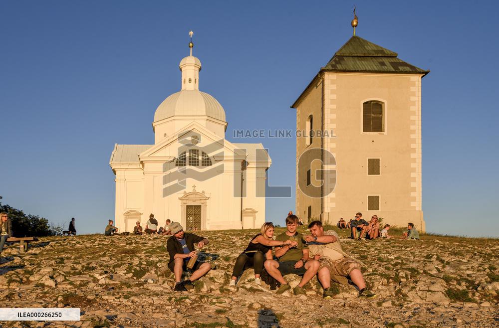 Mikulov, Holly Hill, tourists, sun set