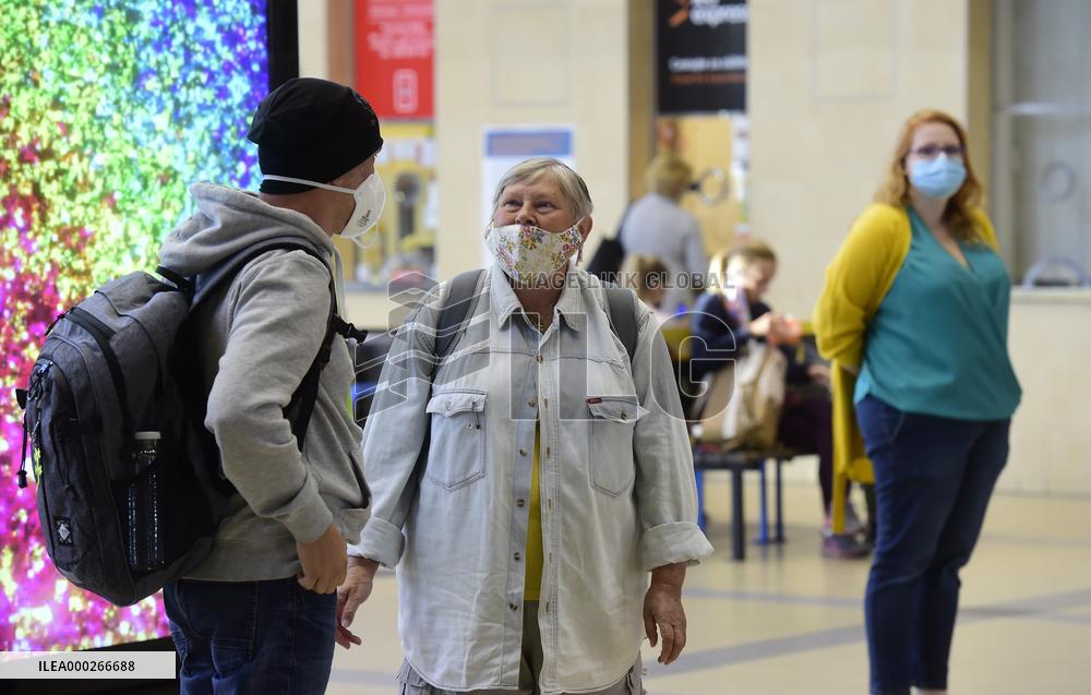 railway station, face masks, coronavirus, COVID-19, Olomouc