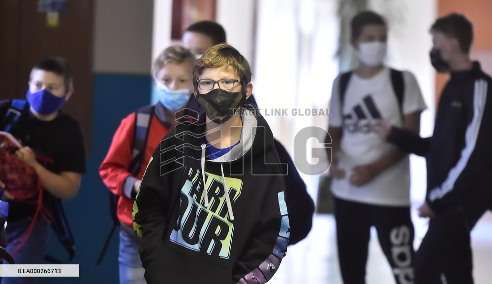 pupils, school, face masks, coronavirus, COVID-19