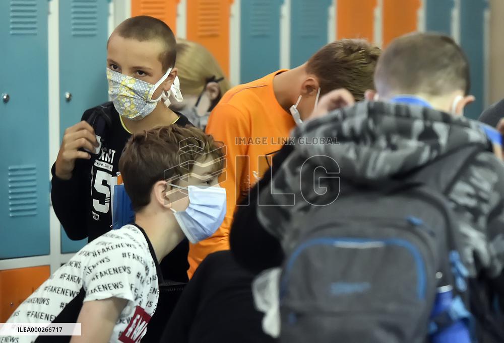 pupils, school, face masks, coronavirus, COVID-19