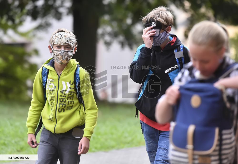 pupils, school, face masks, coronavirus, COVID-19