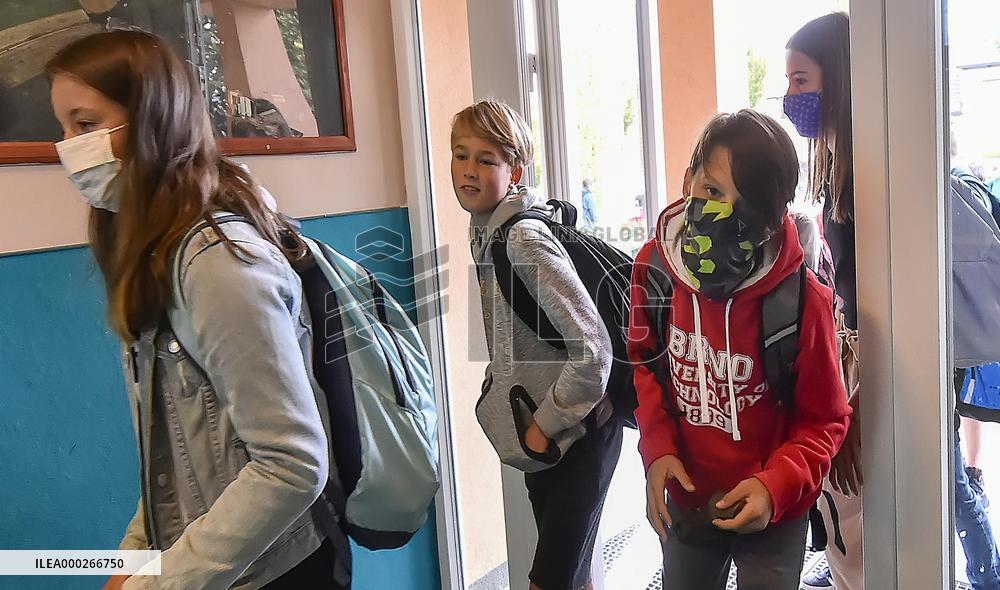 pupils, school, face masks, coronavirus, COVID-19