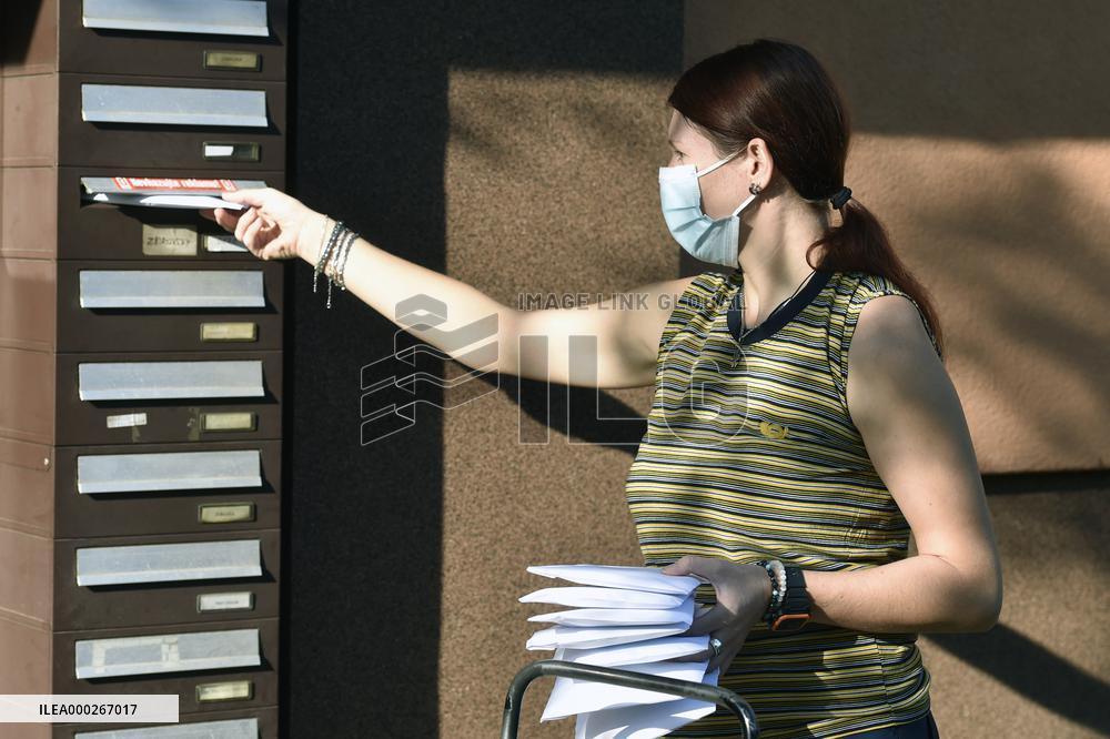 Czech Post started delivering the protective means to all seniors over 60, Czech Post's courier, postwoman, mailbox, face masks and respirator