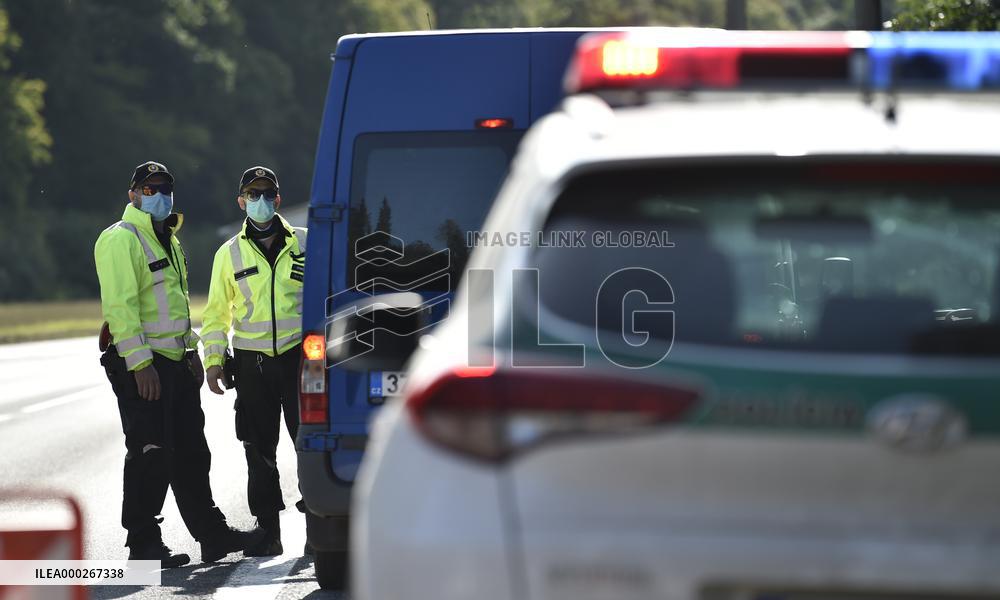 Border control in Stary Hrozenkov, Drietoma