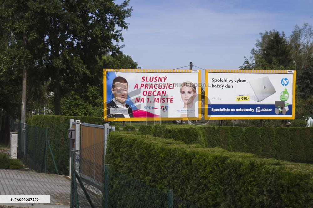 Tomio Okamura, Marie Posarova, billboard, SPD, writing DECENT AND WORKING CITIZEN FIRST