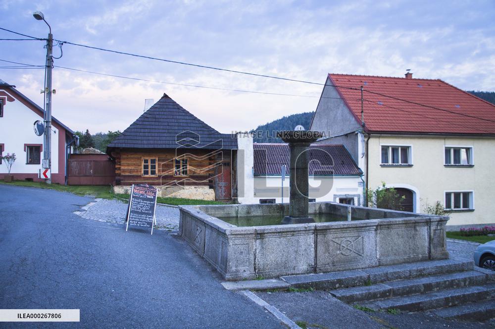 Velhartice, a fountain in the square