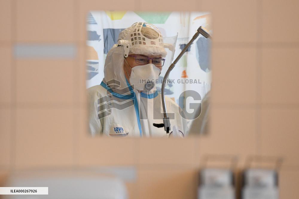 Hospitalised coronavirus patients, doctors, mask, General University Hospital in Prague
