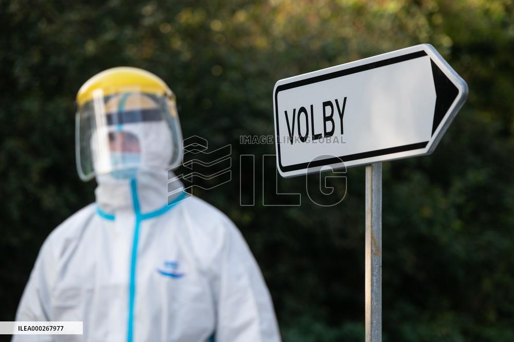 Drive-in points, election, vote, people, voting cards, regional election, Ceska Lipa