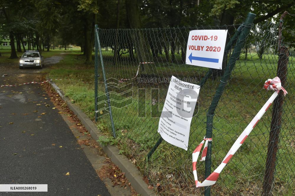 Drive-in points, election, vote, people, voting cards, regional election, Krnov