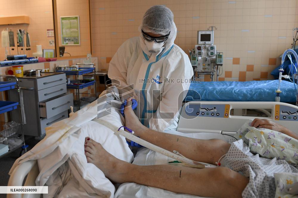 Hospitalised coronavirus patients, doctors, mask, General University Hospital in Prague