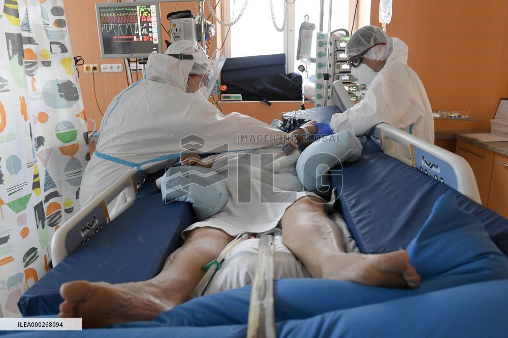 Hospitalised coronavirus patients, doctors, mask, General University Hospital in Prague