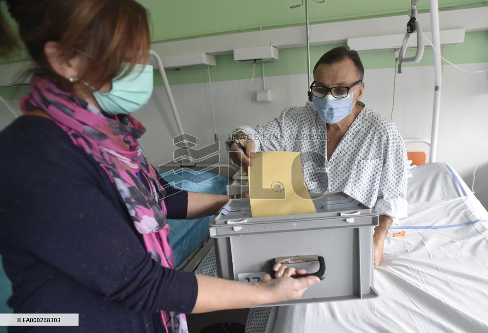 Czech regional and Senate elections, Zlin, hospital