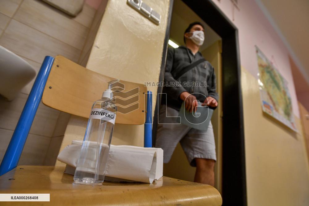 Czech regional elections and the first round of the election to one-third of the Senate