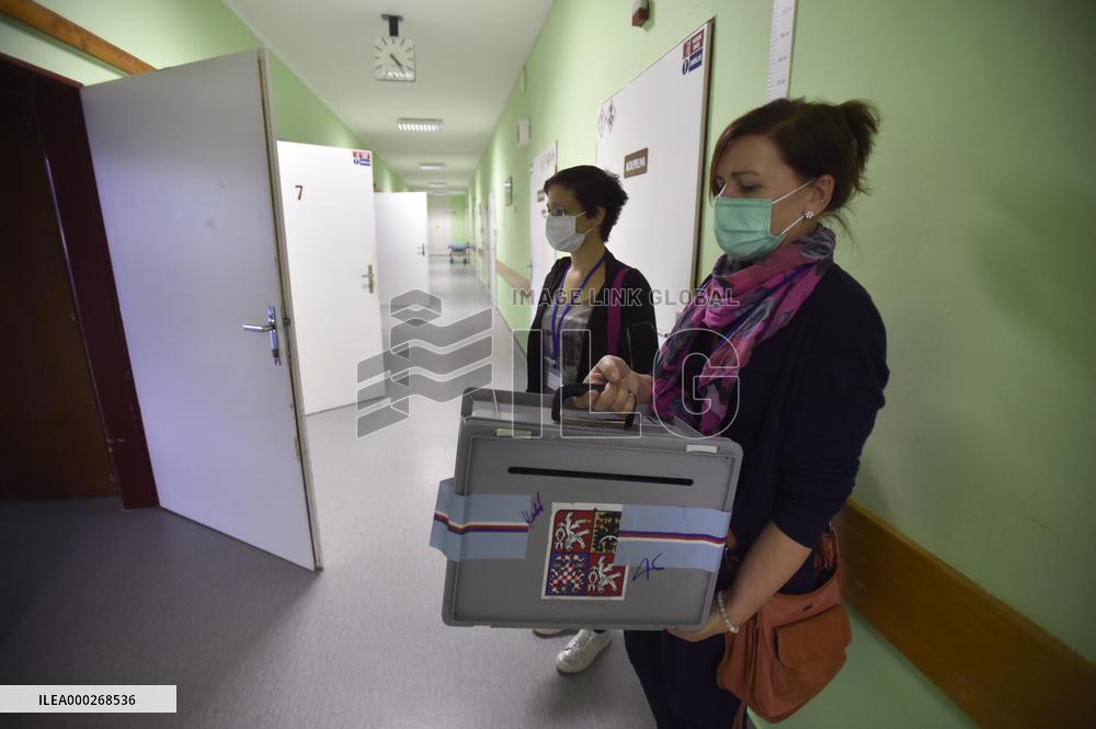 Czech regional and Senate elections, Zlin, hospital