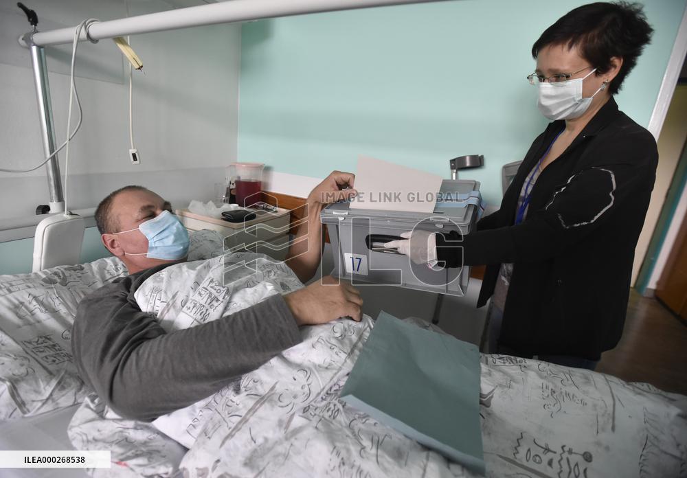 Czech regional and Senate elections, Zlin, hospital