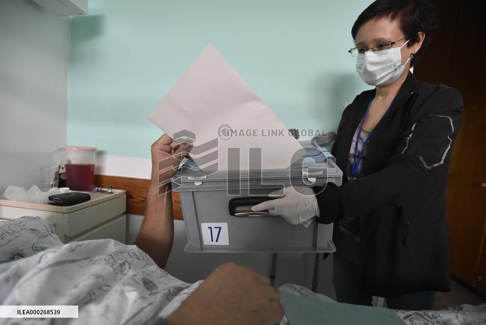 Czech regional and Senate elections, Zlin, hospital